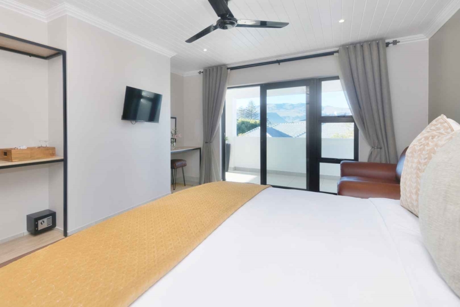 9 Bedroom Property for Sale in Westcliff Western Cape